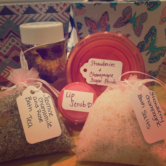 Hand Crafted Other - Strawberry Champagne 5 piece bath set